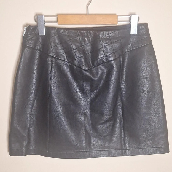 Zara Quilted yoke waist faux leather mini skirt side zip SZ S - Picture 4 of 5